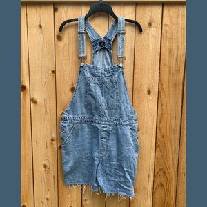 GAP cutoff overall shorts size L
